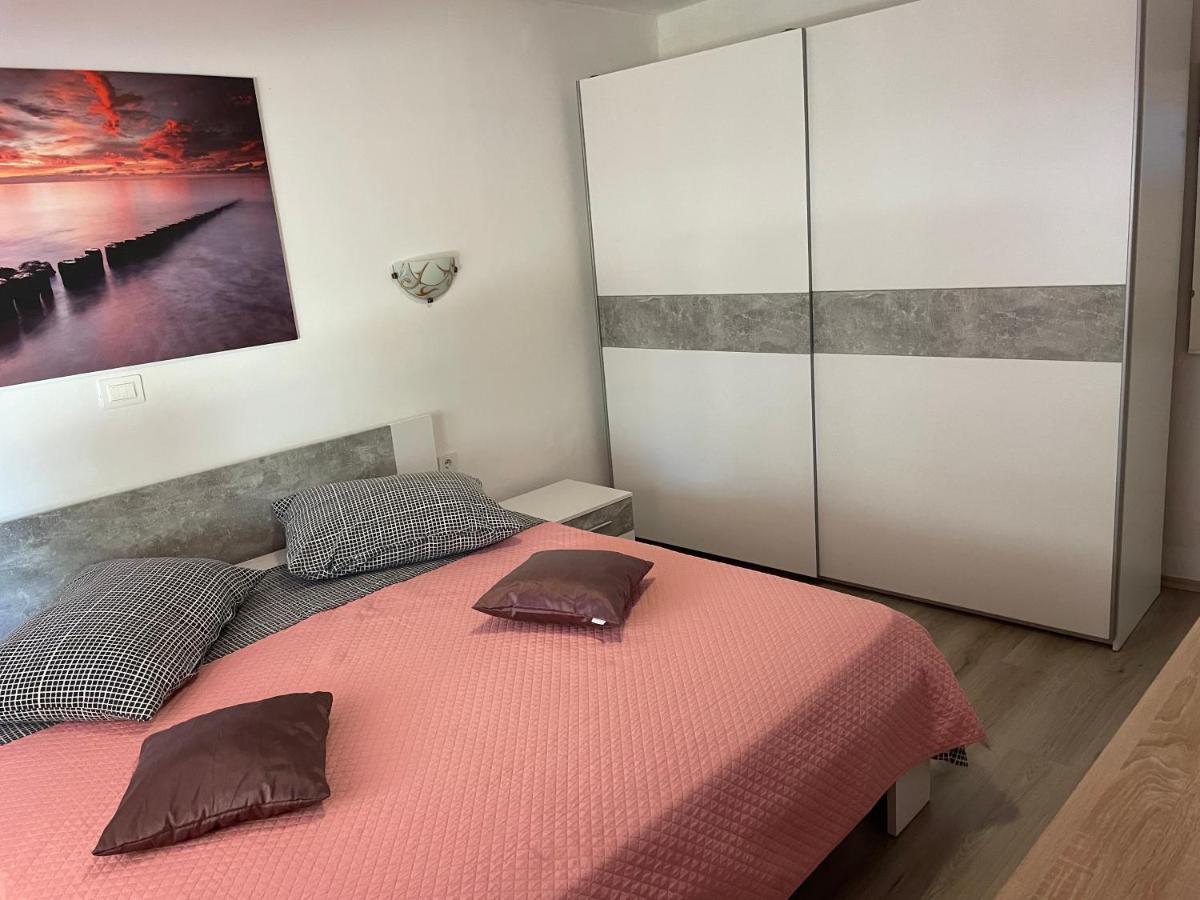 Jonas Apartment *
